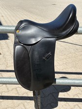 Schwarzer Allure Dressursattel