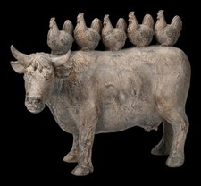 Hühner auf Kuh Figur |
