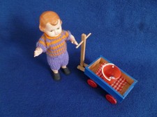 alt antik Konvolut Püppchen Bub + Bollerwagen Eimer Ball Puppenstube Puppenhaus