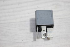 Relais 370 Arbeitskontaktrelais 8D0951253 Audi A4 B5 Bj,04