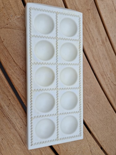 Ravioli form von - ravioli-form,