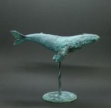 Bronzefigur buckelwal - iv,