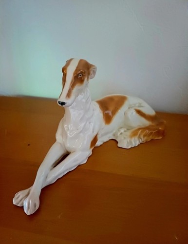 Antike figur liegender barsoi - antike,