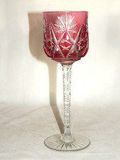 Baccarat Kristall Römer Überfang himbeerrot gezahnter Schaft Bodenstern Weinglas