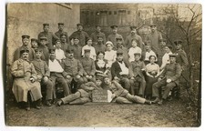 Foto AK Bacharach, Soldaten 1.Weltkrieg, Lazarett,Krankenschwestern um 1915