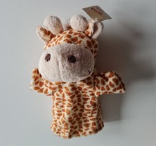 Goki Wild Life Handpuppe Giraffe mit Etikett