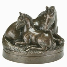 Stute und Fohlen Figur in