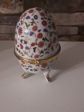 sehr dekoratives Porzellan