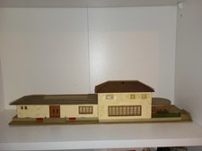Faller HO 1/87  Bahnhof 109   1950er Jahre fertig gebaut