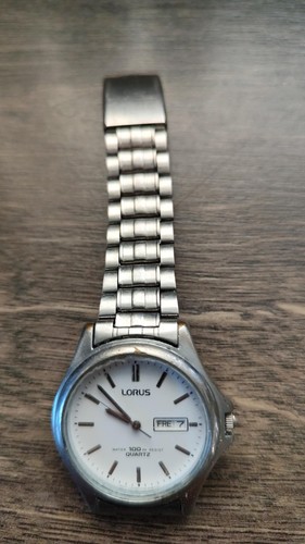 Herrenuhr lorus defekt an - defekt?,