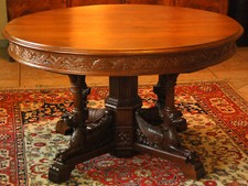 Grosser runder Kulissentisch