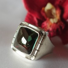 Alter Siegelring mit grünem