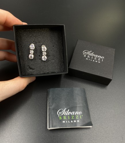 Silberfarbene ohrringe von - ohrringe,