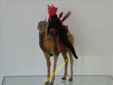 Krampus auf Kamel reitend