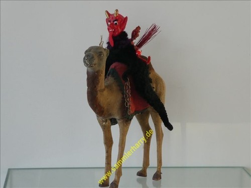 Krampus auf kamel reitend - auf,