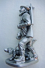 ca. 7 cm hohe Zinnfigur Jäger mit Hund , fein gearbeitet, Jagen Waidmann Jäger