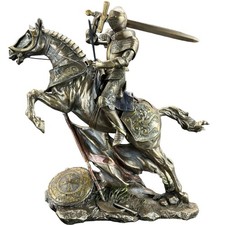 GROSSER BEWEHRTER RITTER MIT