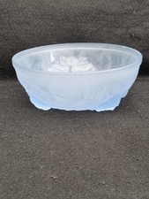 Schüssel im Rosendesign um 1930 eisblau Milchglas Jobling 22 x 10 cm