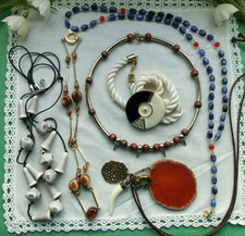 6 Teile alte Halsketten