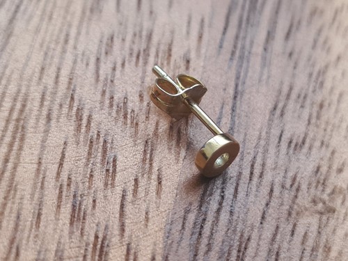 Single stud - single,