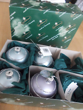 Vier Christbaumkugeln Christborn, 3 x eisblau-silber,1 x flieder/silber Echtglas