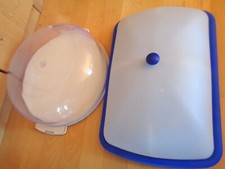 2 Torten/ Kuchenplatten mit Haube, rund + rechteckig