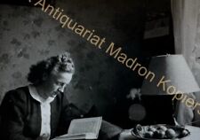 orig. Foto Mädchen Frau 1944 Frankfurt Volksempfänger Radio Interieur Lampe