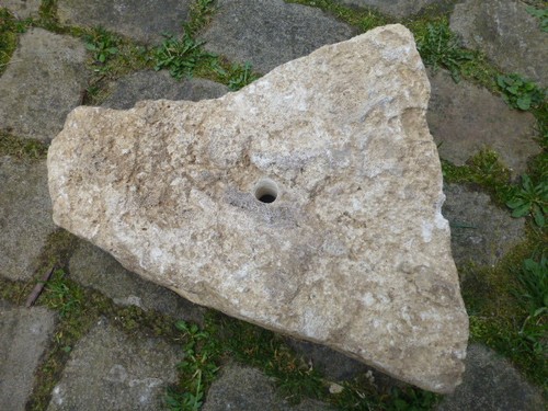 Quellstein brunnenstein mit - brunnenstein,