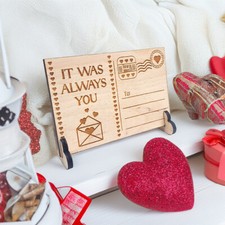 Personalisierte Valentinstag Postkarte - Holzpostkarte mit Ständer Liebe Geschenk