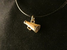 Megafon Anhänger mit Kette 24 Karat Vergoldet Gold Musik Laut Konzert Demo   