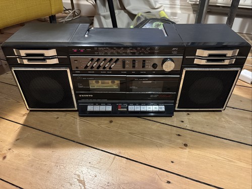 Radio sanyo w211lu - m,
