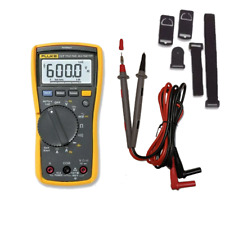 Fluke 117 True-RMS Digitalmultimeter mit Testleitungen und TPAK5 Hängesatz