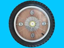 1990er Racing Wanduhr 33cm als Reifen mit Speichen Schleichgang Quartz Wanduhr