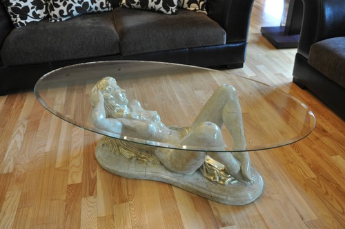 Couchtisch mit frauenstatue - couchtisch,