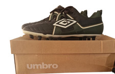 Umbro Speciali Kick-Schuhe Herren Schwarz/Weiß/Grün/Gold Gr. 44 UK 9 USA 10