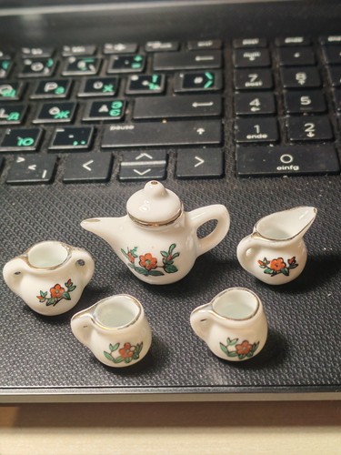 Ein miniatur teeservice floral - ein, miniatur-teeservice