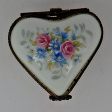 Alte Pillendose in Herzform