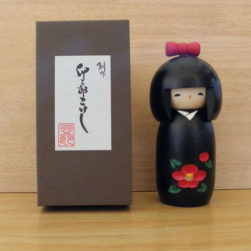 Süße holzpuppe aus - süße, japan
