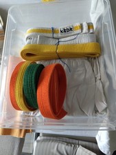 Judo Karate Anzug  mit 6 verschiedenen Gürtel