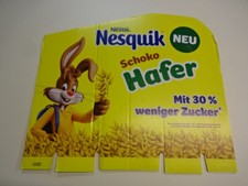 Werbe Deko / Nestle 2023 - Nesquik mit 30 % weniger Zucker - 57 x 47 cm