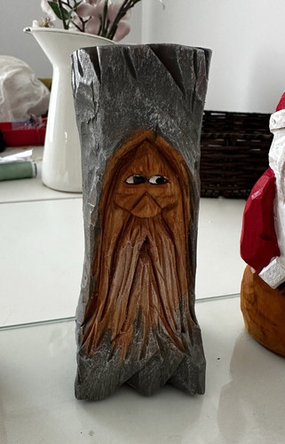 Geschnitzte figur waldgeist - geschnitzte, figur: