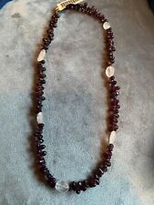 Ovale geschliffene Granatsplitter mit Rosenquarz Nuggets