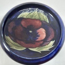 1930er Vintage Moorcroft Stiefmütterchen mit Rand & Fuß kobaltblau glasiert Schale 11 cm Durchmesser