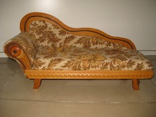 Niedliches Puppensofa
