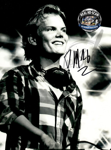 Avicii printed autograph - avicii, on