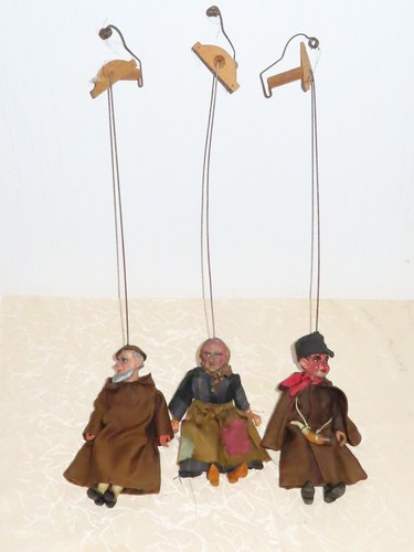 Drei antike marionetten - antike,
