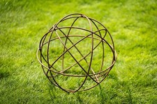 Kugel mit Drahtkugel