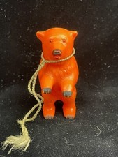 DDR kleine Plastikfigur/ Anhänger " Oranger EISBÄR " / Tombola / Kirmes Artikel