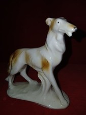 Windhund aus Porzellan, in England gefertigt.