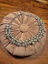 Traumhaft schönes Glitzer Blumen Collier Strass Steine Kette Modeschmuck Flame